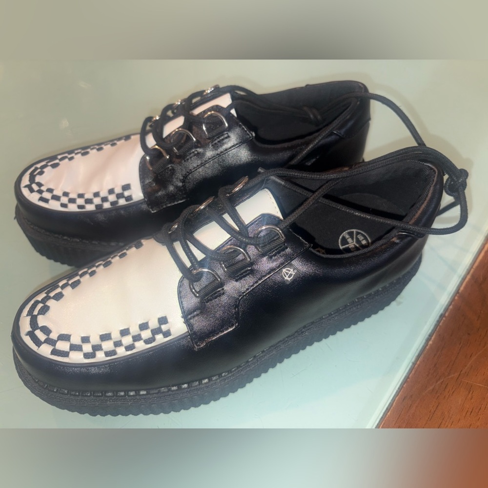 Two tone viva mondo creepers 
T.U.K